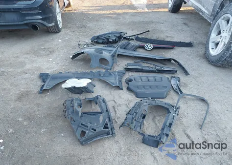 2022 Volkswagen Golf Gti 2.0T S z USA, uszkodzony, nr VIN WVWG87CD6NW165375